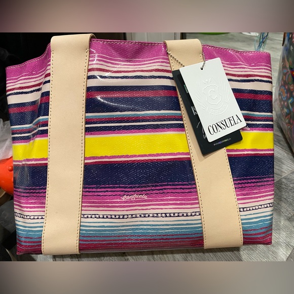 Consuela - Thelma Carryall was crafted with versatility in mind. - Picture 2 of 7